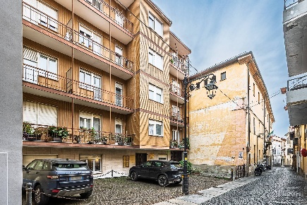 Foto Appartamento in Via Real Collegio, Moncalieri Centro Storico di 90 m²