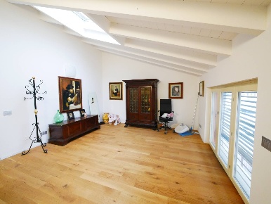 Foto Appartamento a Modena di 190 m² con 5 locali in vendita