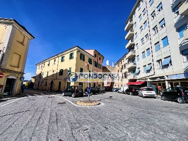 Foto Appartamento in Via Palestro, Massa Centro di 130 m² con 5 locali