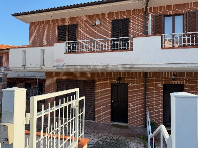 Foto Villa a schiera in Via Metauro, Ancona Torrette di 130 m² con 4 locali