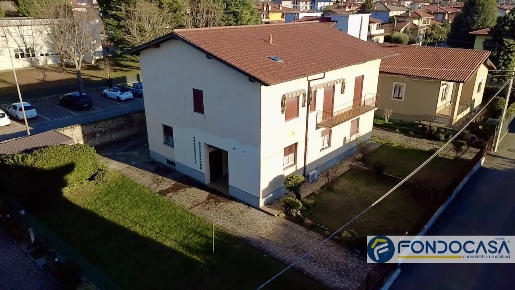 Foto Villa singola a Coccaglio di 300 m² con 10 locali in vendita