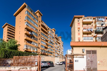 Foto Appartamento in Via Sperone, Palermo Sperone di 123 m² con 4 locali