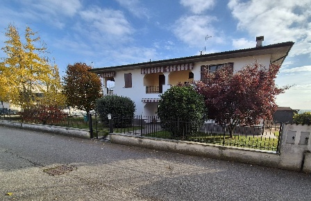 Foto Villa singola in Via Buonarroti, Linarolo Centro di 350 m² in vendita
