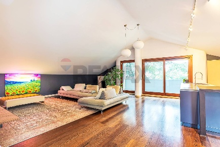 Foto Villa singola in via mazzini, Lesmo di 373 m² con 5 locali in vendita