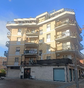 Foto Appartamento in via Manzoni 331, Perugia di 98 m² con 4 locali