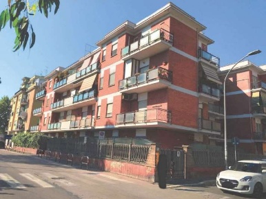 Foto Appartamento in Via Zara 15, Pomezia Torvaianica - Centro di 75 m²