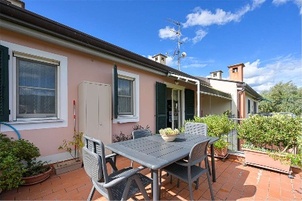 Foto Appartamento a Sarzana di 110 m² con 5 locali in vendita