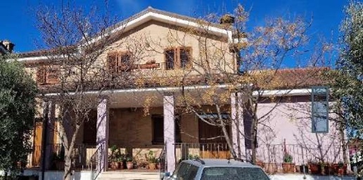 Foto Appartamento in Via Santissimo Crocefisso, Treia di 200 m² all'asta