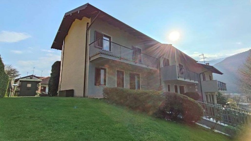 Foto Villa a schiera in Via Colombera, Omegna Centro di 150 m² con 4 locali