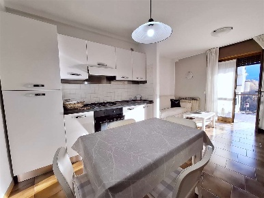 Foto Appartamento in Via Manzoni, Castione della Presolana Centro di 65 m²