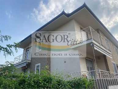 Foto Appartamento in Via Saluzzo 15, Pinerolo Centro di 80 m² con 3 locali