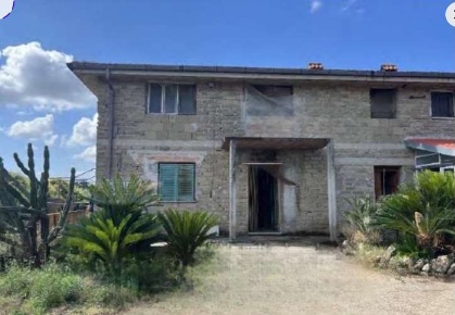 Foto Villa unifamiliare in Via Mediana Bonifica, Lanuvio di 278 m² all'asta