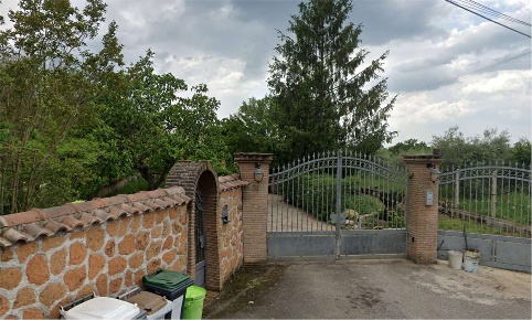 Foto Appartamento in Via Colle Caroso 31, Palestrina di 174 m² con 5 locali