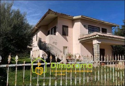 Foto Appartamento in Via Tempio 52, Calangianus di 133 m² con 6 locali