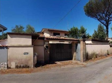 Foto Villa unifamiliare in Via Alessandro Rolla, Roma Infernetto di 441 m²