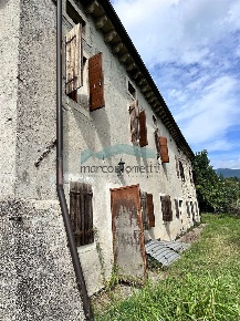 Foto Rustico a Vittorio Veneto di 550 m² con 10 locali in vendita