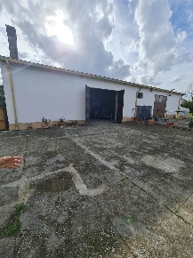 Foto Negozio in Via Caragno snc, Ceprano Centro di 70 m² in affitto