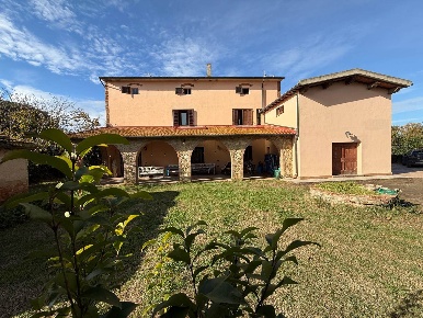 Foto Rustico in Località Giardino 13, Riparbella di 344 m² con 11 locali