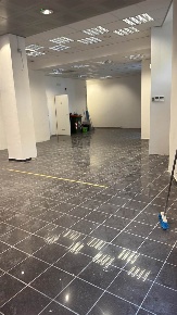 Foto Negozio in Lungomare Trieste, Salerno Centro di 150 m² con 1 locali