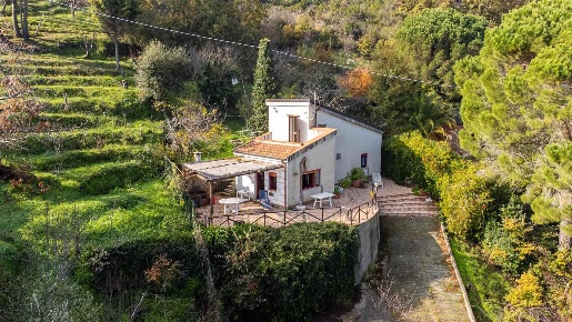 Foto Casa indipendente in C.da Carbonara snc, Cefalù di 61 m² con 4 locali
