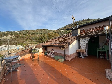 Foto Villa unifamiliare a Vallecrosia Vallecrosia Alta di 263 m² in vendita