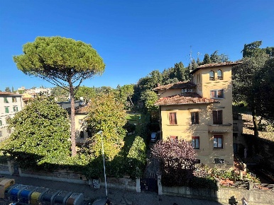 Foto Appartamento in Via Vittorio Emanuele II, Firenze di 85 m² in vendita