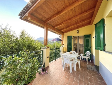 Foto Villa bifamiliare a Levanto di 95 m² con 6 locali in vendita
