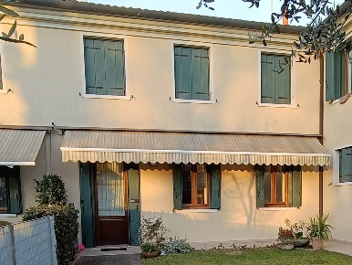 Foto Villa a schiera in Via Marconi, Casale sul Sile Centro di 100 m²