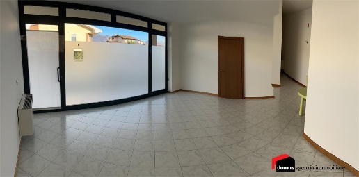 Foto Locale commerciale in VIA DIVISIONE JULIA, Zugliano di 60 m²