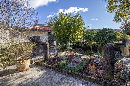 Foto Villa unifamiliare in Via Della Boggia, Ello di 300 m² con 7 locali