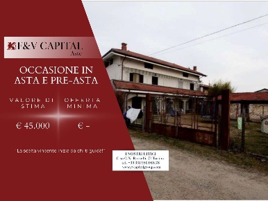 Foto Appartamento in Via Airasca, Piscina di 949 m² con 11 locali