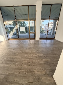 Foto Locale commerciale in Piazza G. Carli, Montecchio Maggiore di 60 m²