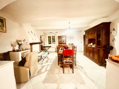 Foto Appartamento a Carrara di 130 m² con 5 locali in vendita