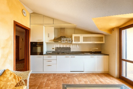 Foto Attico in Largo Caduti del Lavoro 23, Padenghe sul Garda di 230 m²