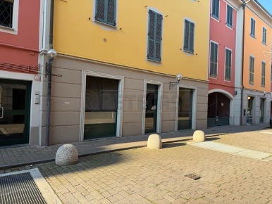 Foto Attività commerciale in Piazza Guseppe Novello 8, Codogno Centro