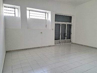 Foto Locale commerciale in Via del Pescara 5, Lanciano Centro di 150 m²