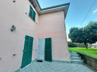 Foto Villa a schiera a Ameglia Bocca Di Magra di 139 m² con 6 locali