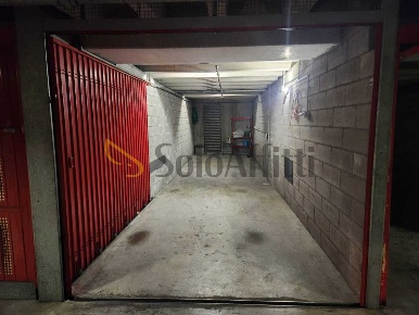 Foto Posti auto in via Vecellio 5, Trieste di 25 m² con 1 locali in affitto