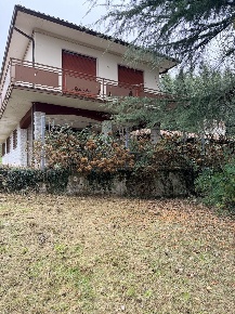 Foto Villa bifamiliare a Altissimo di 600 m² con 14 locali in vendita