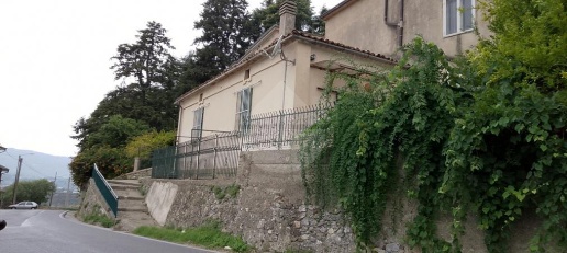 Foto Appartamento in via Pirro Schettini, Aprigliano di 110 m² con 5 locali