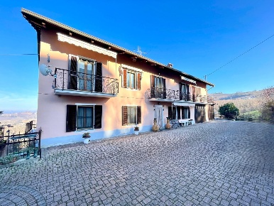 Foto Casa indipendente in Via Farinetti 16, Diano d'Alba Santa Rosalia