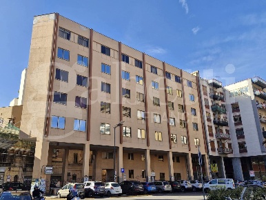 Foto Negozio in Don Luigi Sturzo, Palermo Borgo Vecchio di 90 m² in vendita