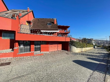 Foto Villa unifamiliare in Via Mezza MontÃ  26, Piobesi d'Alba di 227 m²