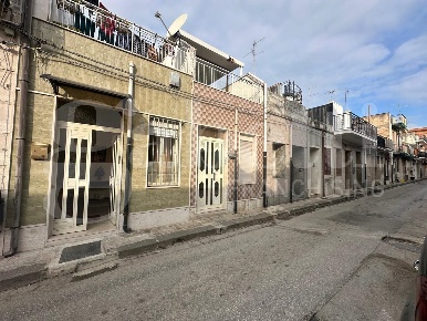 Foto Casa indipendente a Floridia di 103 m² con 4 locali in vendita