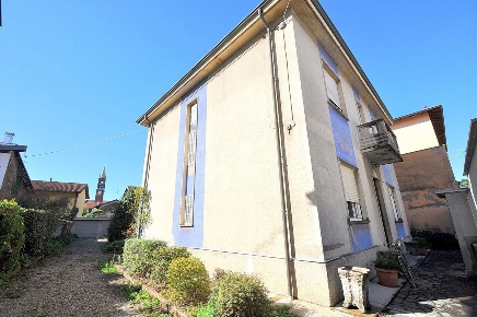 Foto Villa unifamiliare a Inveruno Centro di 195 m² con 7 locali in vendita