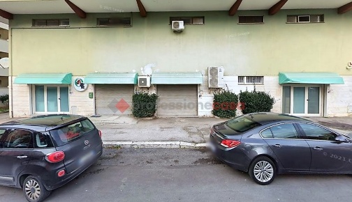 Foto Negozio in Via Montello 15, Aprilia Centro di 380 m² in vendita
