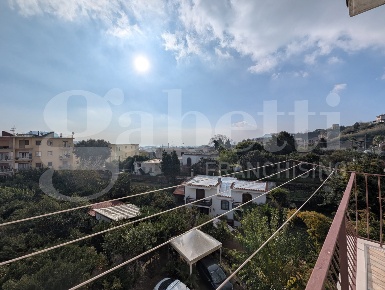 Foto Appartamento in Via Roma 00, Bacoli Centro di 80 m² con 4 locali