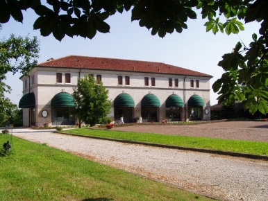 Foto Ristorante in VILLADOSE Via Liona, Villadose Centro di 1100 m²