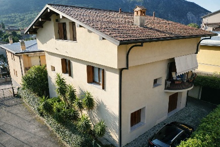 Foto Villa unifamiliare in Viale Promessi Sposi 34, Valmadrera di 320 m²