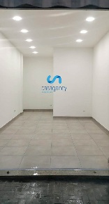 Foto Negozio in VIA FERRARA 36, Caserta Corso Trieste di 30 m² con 1 locali